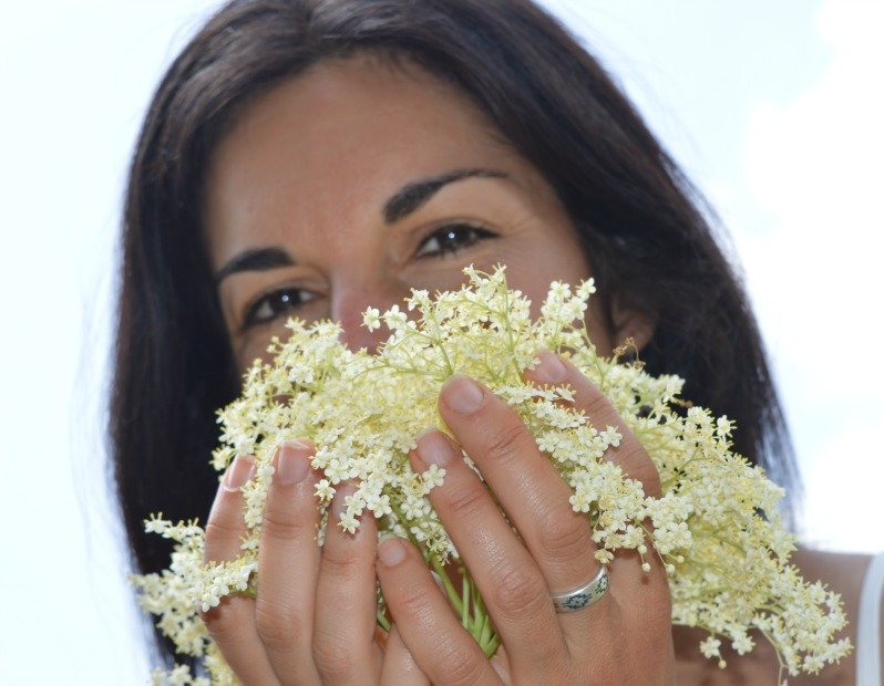 Using Elderberry Blossoms PLUS 5 Sure-Smile Summer Recipes