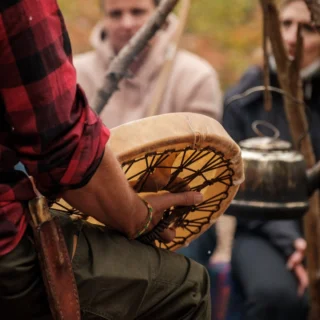 Let the Drum be loud! - Que el tambor suene muy fuerte 

#coaching
#personalcoaching
#mentoring
#pinewood 
#pinewoodbelux
#bushcraft
#ancestralwisdom
#sabiduriaancestral 
#lifestyle
#estilodevida
#woodsman
#teambuilding 
#fuego 
#fire 
#woods 
#bosque 

Pic: @lievendewittephotography